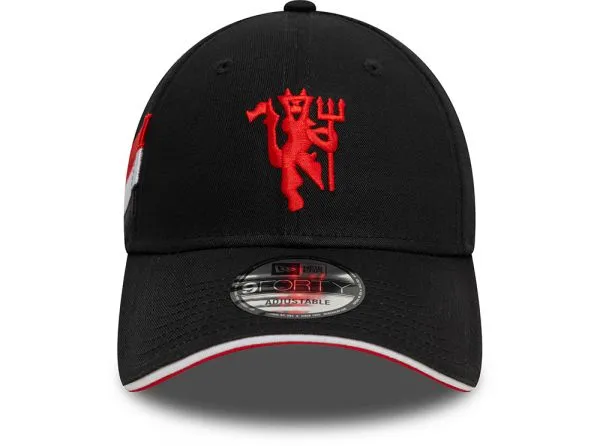 Official Man UTD New Era Flag 9Forty Black Strapback Baseball Cap